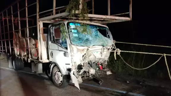 Conductor alcoholizado provoca choque contra autobús de ADO y termina hospitalizado