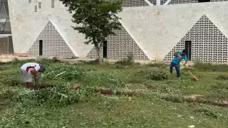 Limpian el hospital de Ticul tras el anuncio de Claudia Sheinbaum para su reconstrucción