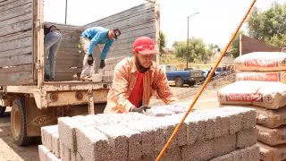 Trabajadores de la construcción en Campeche conmemoran el Día de la Santa Cruz en medio de una crisis por la falta de obras
