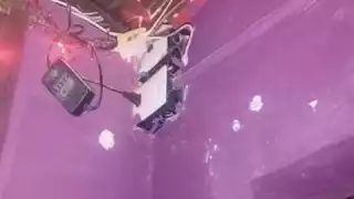 Las cámaras de vigilancia fueron afectadas por el misterioso sujeto.