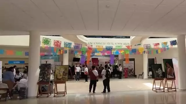 Celebran “feria de educación para las vocaciones” en la UIMQRoo.