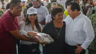 El Gobierno de Yucatán repartió despensas en Celestún
