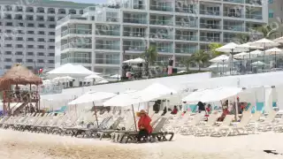 La caída de visitantes también estaría influenciada por la poca disponibilidad en los vuelos hacia Quintana Roo