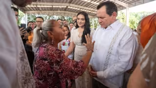 “La he atendido en persona. Vamos a seguir al pendiente”: Joaquín Díaz Mena garantiza seguimiento a doña Josefina en su protesta frente a Palacio de Gobierno