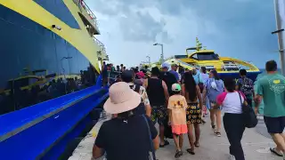   Vigilan  canal de baja presión y Onda Tropical 4: Puerto Juárez cerrado a la navegación menor por oleaje elevado  