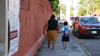 Escuelas privadas en Cancún, la única opción para madres solteras 