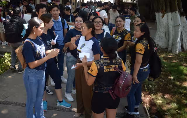 La carrera de Medicina es la licenciatura más demandada, y en el presente ciclo escolar recibió a 3 mil 900 postulantes