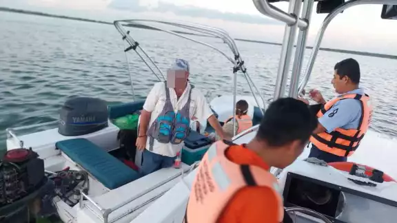 La embarcación “Los Amigos” se había quedado sin propulsión para regresar al muelle La embarcación “Los Amigos” se había quedado sin propulsión para regresar al muelle