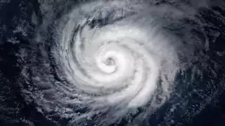 La tendencia a largo plazo indica que su traslación será hacia el noroeste, es decir, mar adentro del océano Atlántico