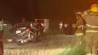 El Heroico Cuerpo de Bomberos, Protección Civil y paramédicos acudieron al lugar.