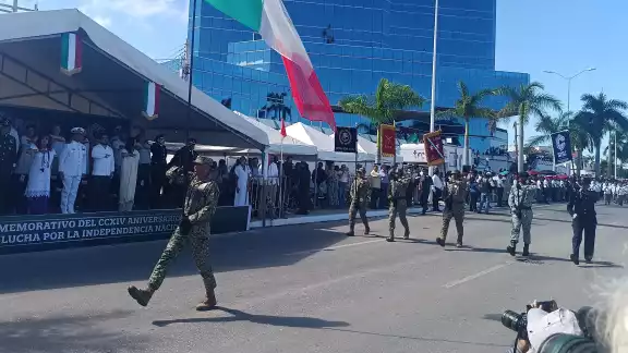 Inicia el desfile de Independencia