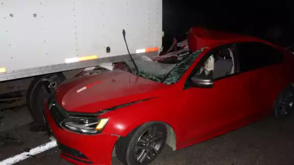 Un conductor de un Jetta se salvó de un accidente grave en la carretera Campeche-Mérida Un conductor de un Jetta se salvó de un accidente grave en la carretera Campeche-Mérida