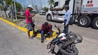 Motociclista repartidor impactado por camioneta en Ciudad del Carmen