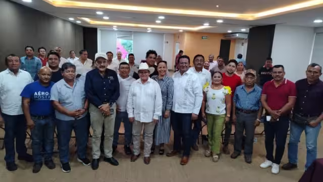 Entregan créditos para impulsar el campo y la pesca en Yucatán