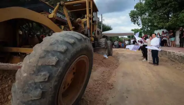 El gobernador Joaquín Díaz Mena inició la reconstrucción de calles en Tekal de Venegas