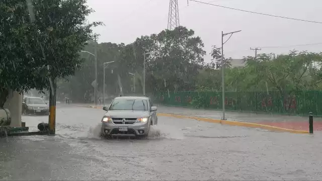 En las primeras horas de la mañana iniciaron las lluvias
