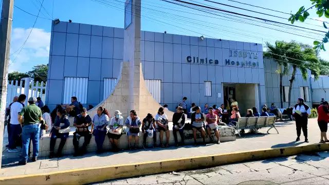 Derechohabientes lamentaron las condiciones del hospital y la falta de citas para poder consultar.
