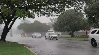 Al salir se recomienda tomar precauciones para evitar accidentes durante la presencia de lluvia