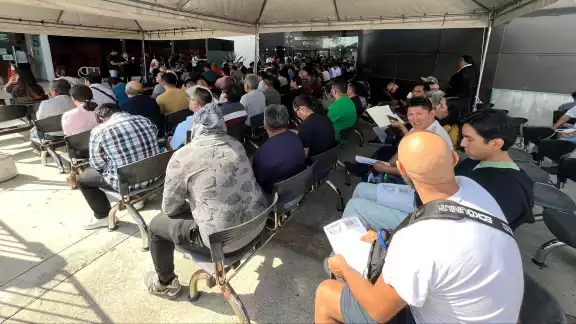 Se registra gran afluencia de personas para el trámite de licencias para conducir