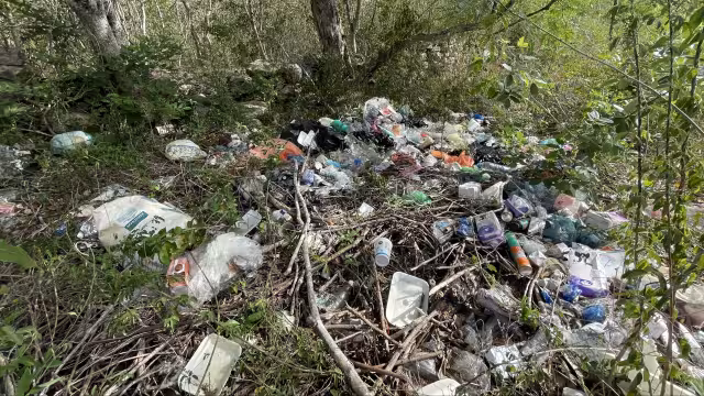 En las salidas de Dzemul se observan montones de basura que contaminan y dan mala imagen