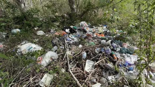 En las salidas de Dzemul se observan montones de basura que contaminan y dan mala imagen