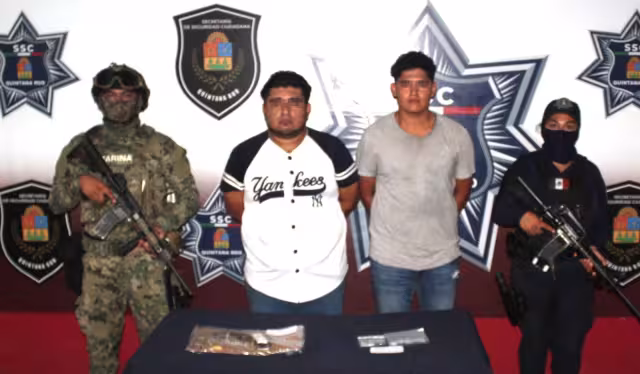 Detienen a dos jóvenes por posesión de drogas en Cancún