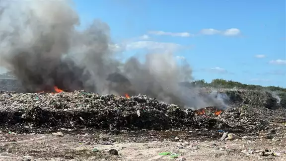 Ya son tres veces en 2024 que se incendia el depósito de desperdicios en Tizimín Ya son tres veces en 2024 que se incendia el depósito de desperdicios en Tizimín