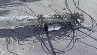 Camión de paquetería derriba poste de Telmex y deja sin internet a vecinos del Centro