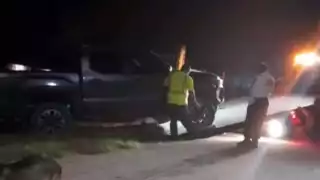   Camionetas de regidora derriban mufa en centro de salud de Escárcega  