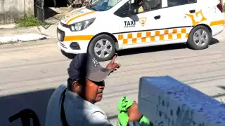 Indigna a Chetumal negativa de taxista a dar servicio a persona discapacitada