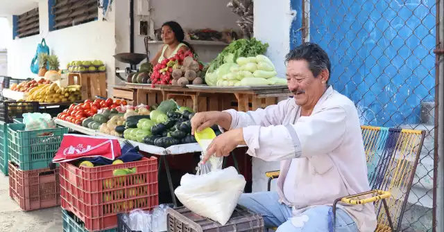 Las fruterías son los establecimientos que registran más afluencia.
