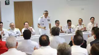 Joaquín Díaz Mena y el Secretario de Marina  acuerdan los ejes del desarrollo portuario para impulsar la  economía de Yucatán