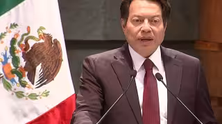 Mario Delgado confirma aumento salarial en Día del Maestro