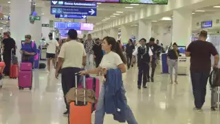 Aeropuerto de Cancún mantiene operaciones con normalidad pese a las fuertes lluvias