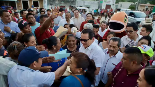 Joaquín Díaz Mena visitó los municipios de Chikindzonot y Tixcacalcupul