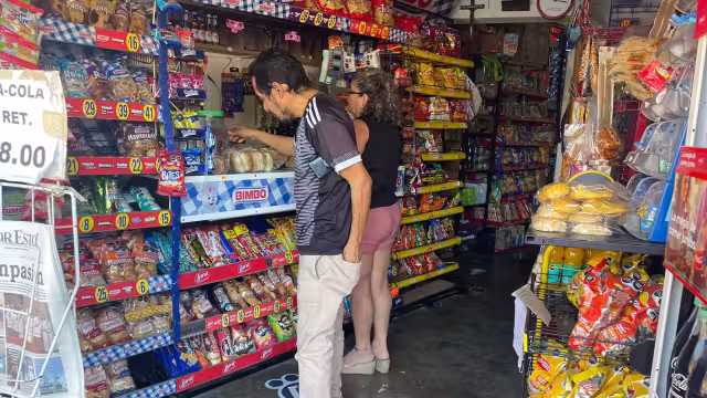 La inestabilidad afecta al pequeño comercio por el aumento de precios en productos básicos y la presión fiscal