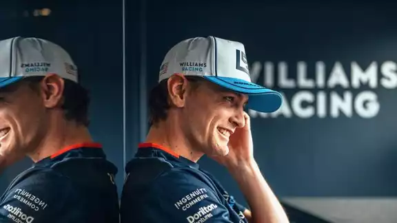 A media temporada fue despedido de Williams A media temporada fue despedido de Williams