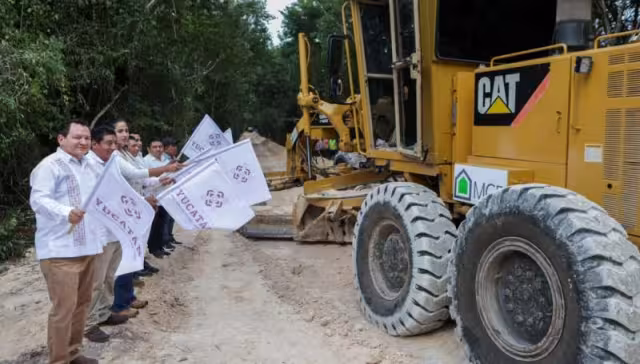 Gobernador Joaquín Díaz Mena cumple compromiso con familias de Temozón y Chemax