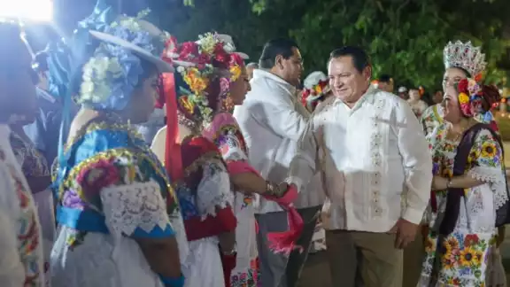 Joaquín Díaz Mena celebra fortaleza de la identidad maya