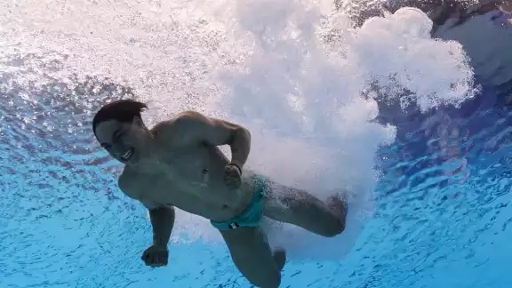 La celebración desde la piscina La celebración desde la piscina