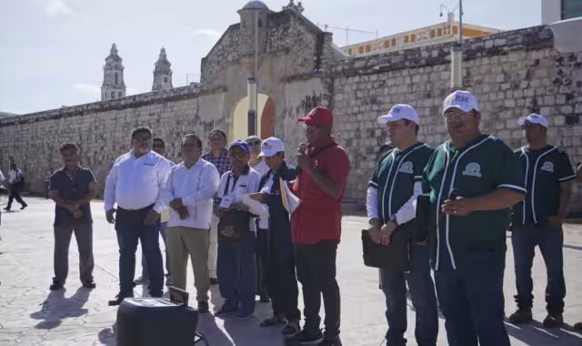 Unidad sindical marca el primero de mayo en la Plaza de la República
