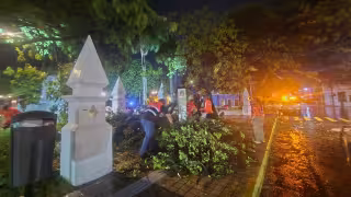 Activan Plan DNIII-E en Campeche por la Onda Tropical 38: dejó calles y avenidas inundadas, postes y árboles caídos