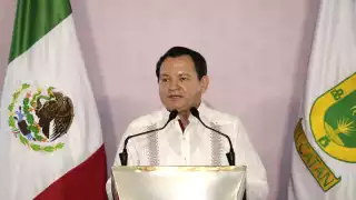 Primera conferencia matutina de Joaquín Díaz Mena, gobernador de Yucatán