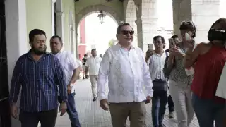 Joaquín Díaz Mena realiza una visita al Palacio de Gobierno