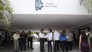 Exalumnos apoyaron para la entrega de estas aulas