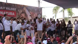 Joaquín Díaz Mena recibió la constancia de mayoría este domingo por parte del Iepac