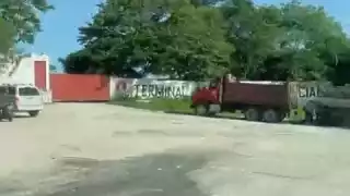 Sin bloqueos, volqueteros de Campeche reclaman oportunidades laborales en cementera Cruz Azul