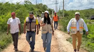 Verifican avances del programa de caminos sacacosechas en Sacalum