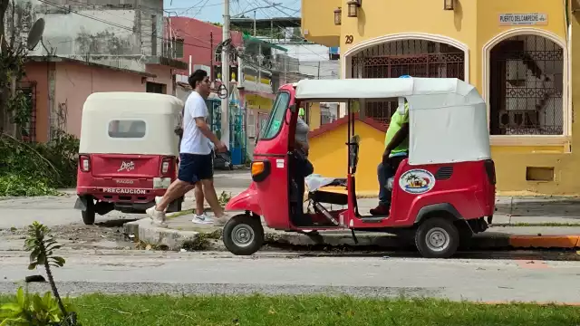 Parte de la población usa estos vehículos porque los taxis se niegan a llevarlos a ciertas zonas.