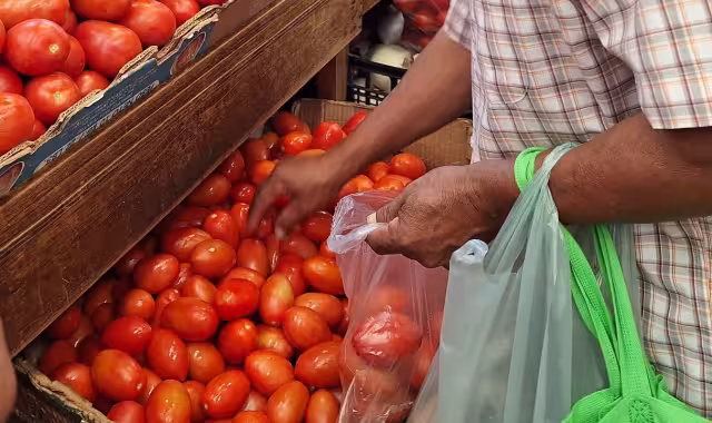 Ante esta situación, varios consumidores entrevistados señalaron que han comenzado a modificar sus hábitos de compra para adaptarse a la nueva realidad de precios